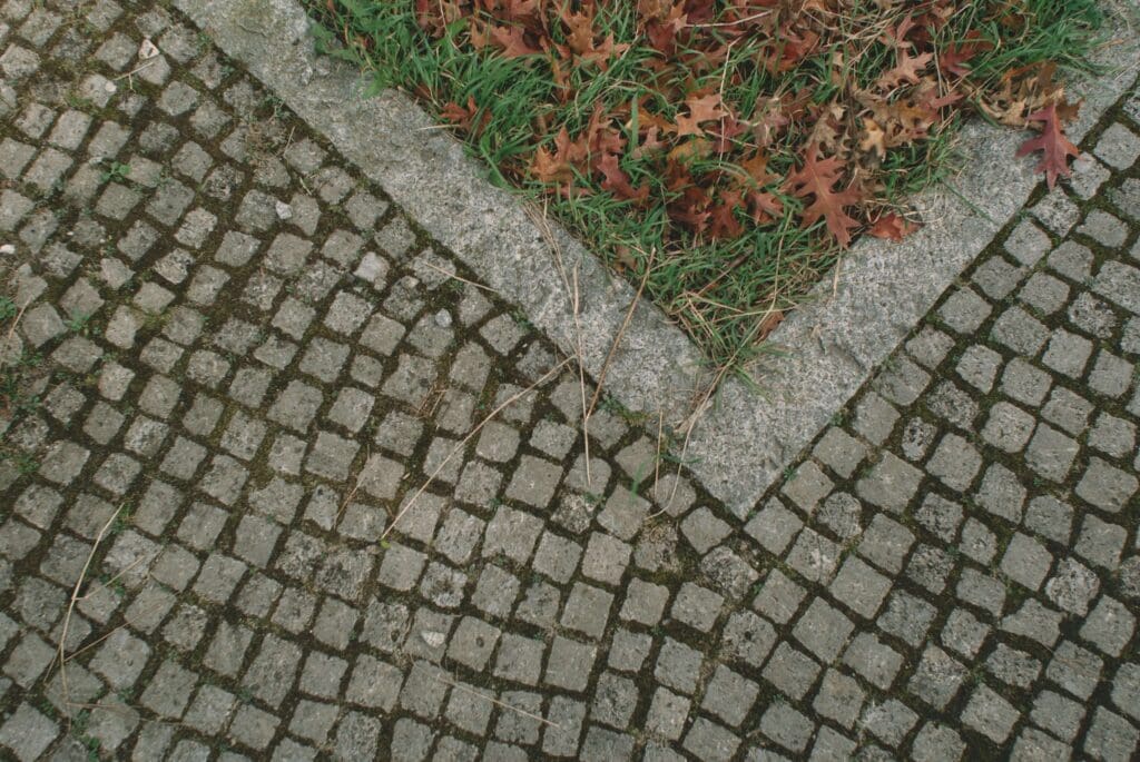 Osadenie obrubníkov v Trnave a okolí
